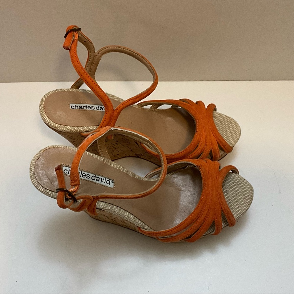 Charles David Orange Wedges 8 - Picture 5 of 13